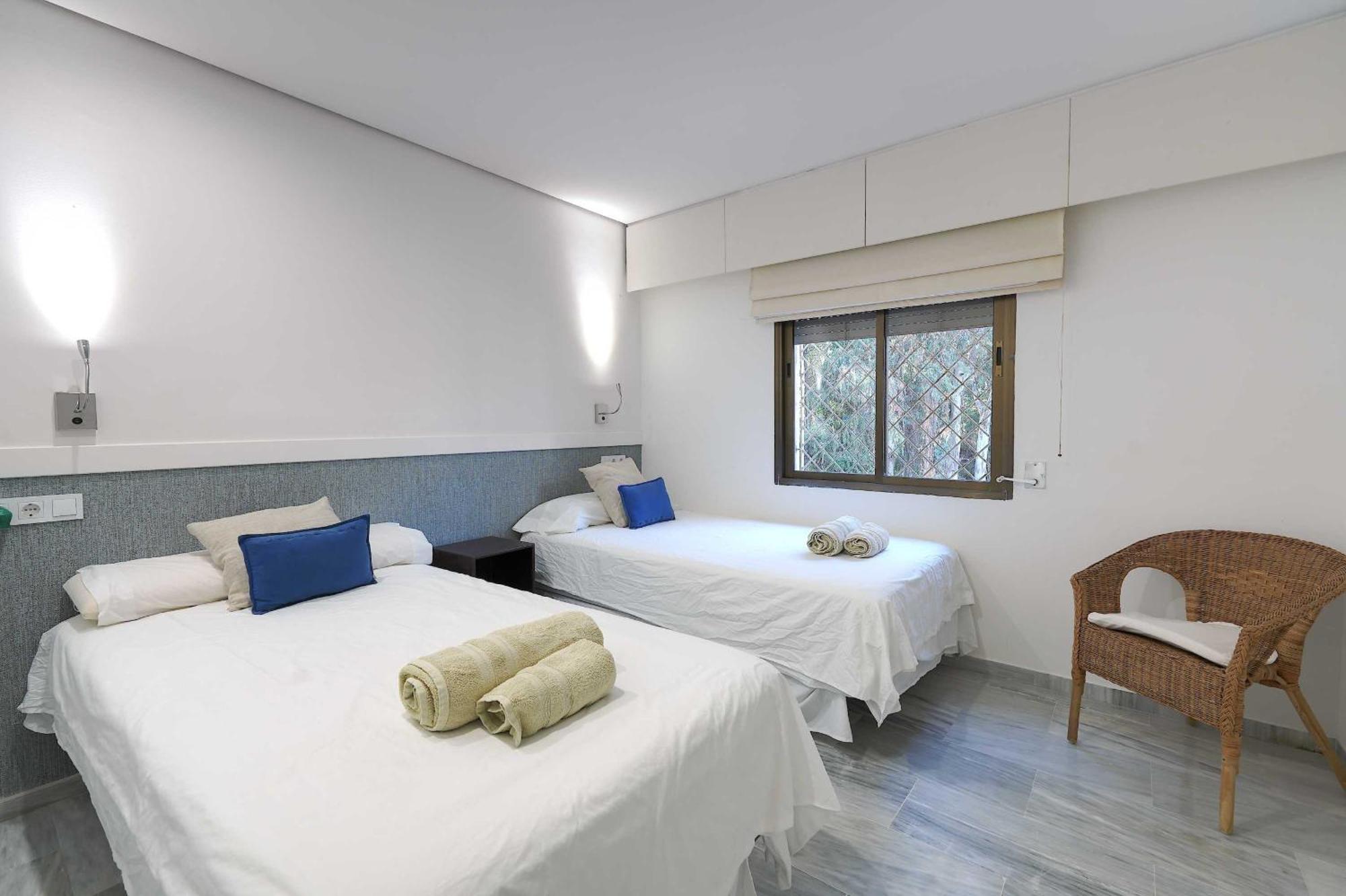 1104 First Line Beach Apartment Golden Beach Pool マルベーリャ エクステリア 写真