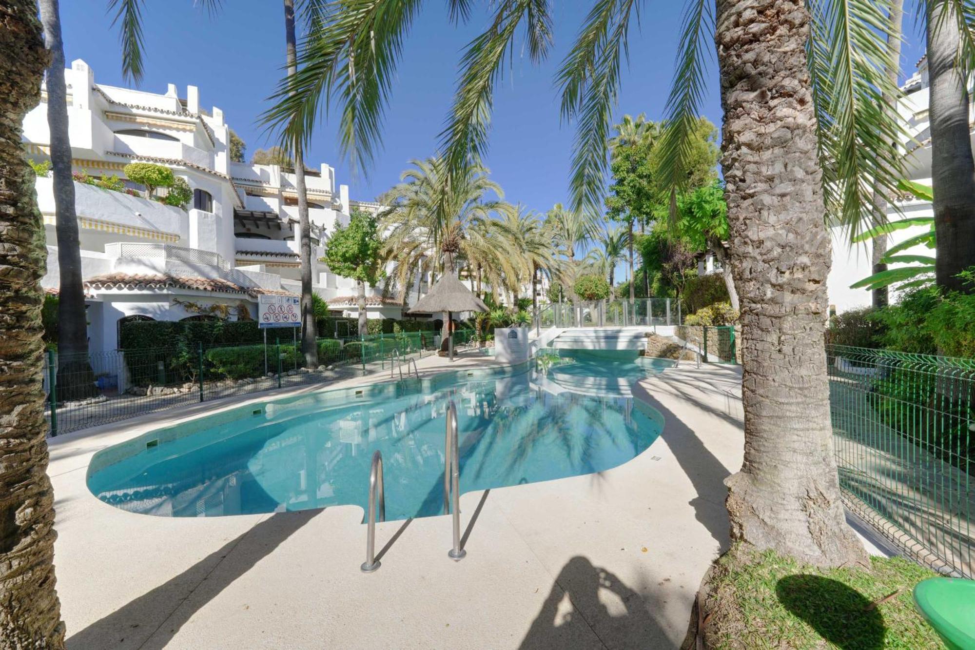 1104 First Line Beach Apartment Golden Beach Pool マルベーリャ エクステリア 写真