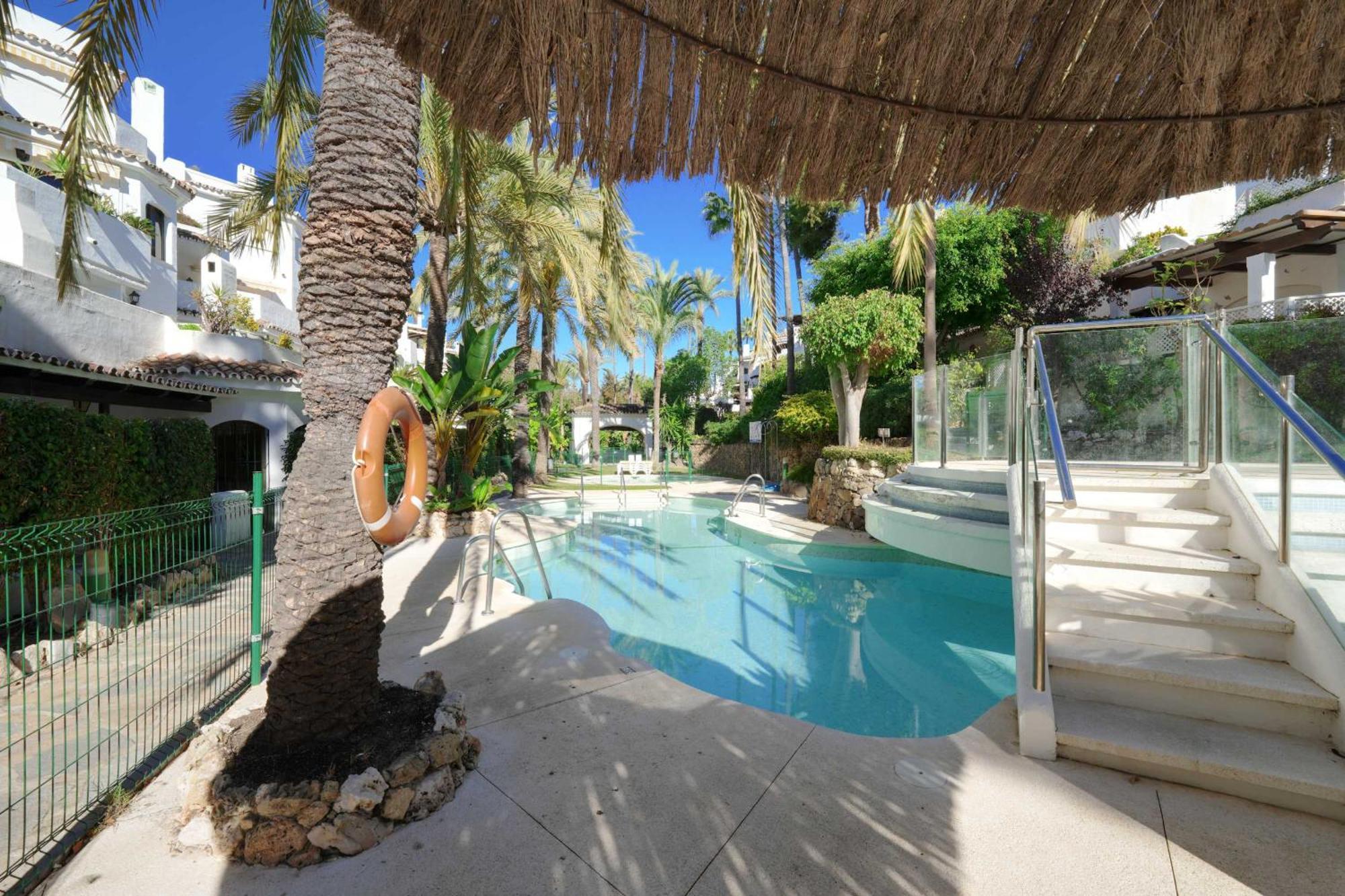 1104 First Line Beach Apartment Golden Beach Pool マルベーリャ エクステリア 写真
