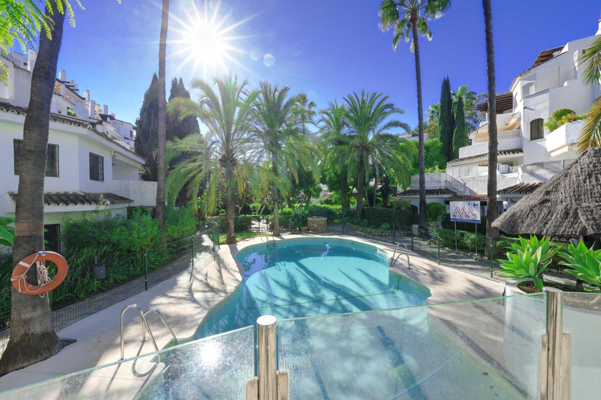 1104 First Line Beach Apartment Golden Beach Pool マルベーリャ エクステリア 写真