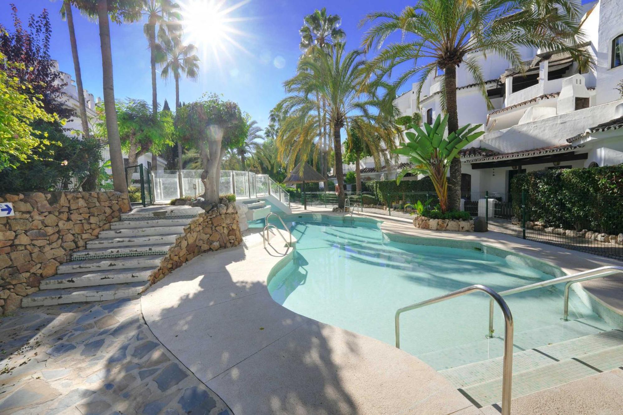 1104 First Line Beach Apartment Golden Beach Pool マルベーリャ エクステリア 写真