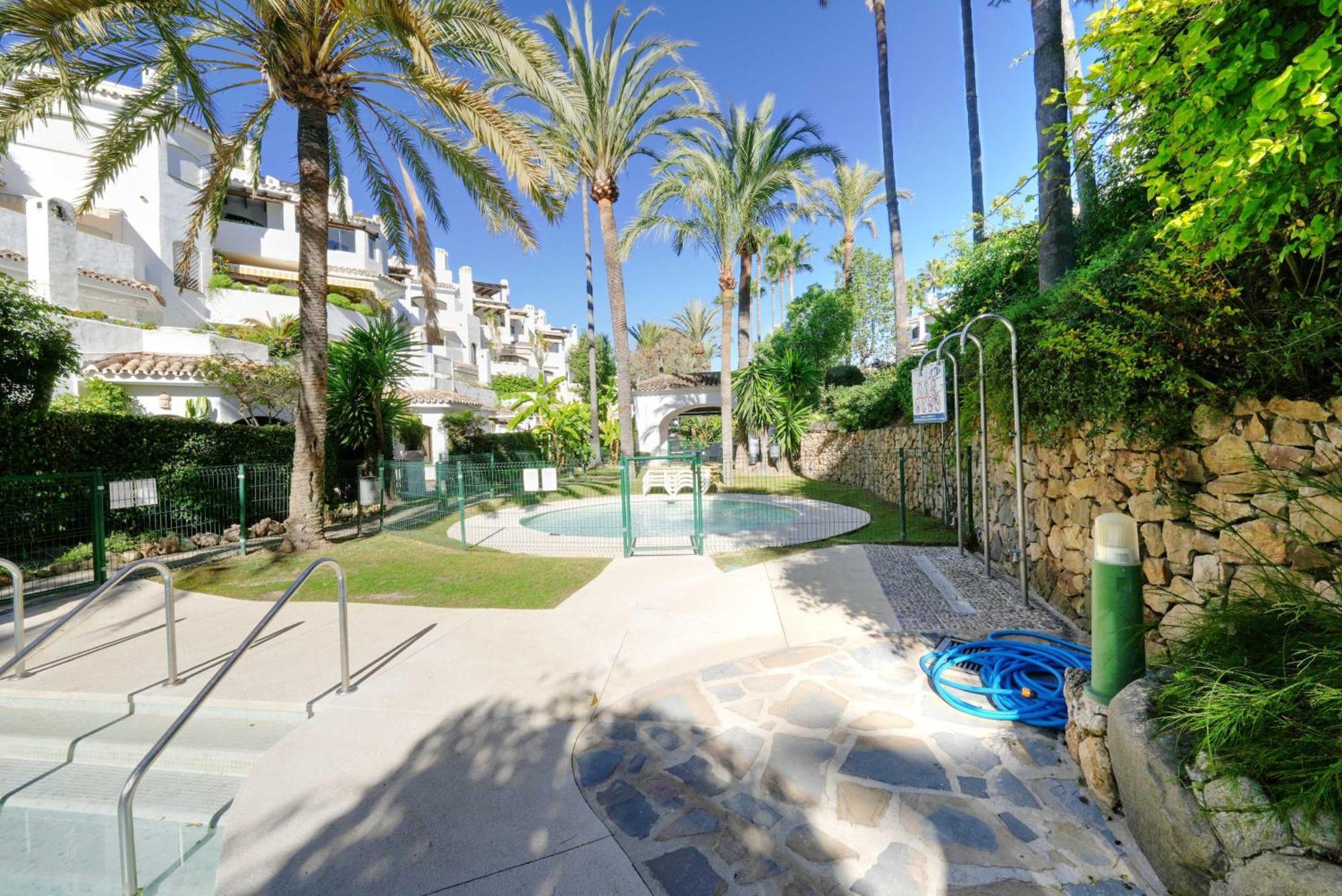 1104 First Line Beach Apartment Golden Beach Pool マルベーリャ エクステリア 写真
