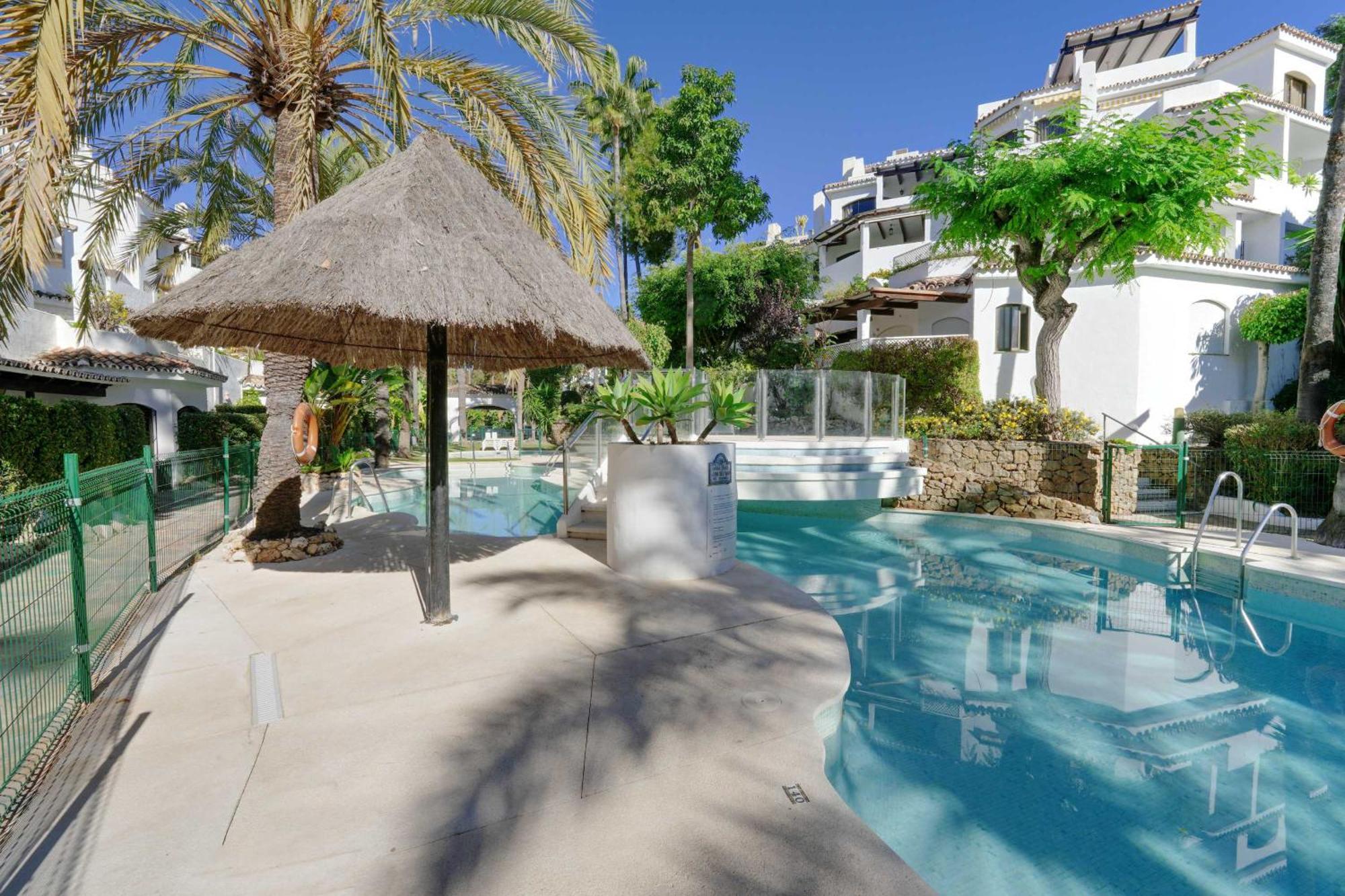 1104 First Line Beach Apartment Golden Beach Pool マルベーリャ エクステリア 写真