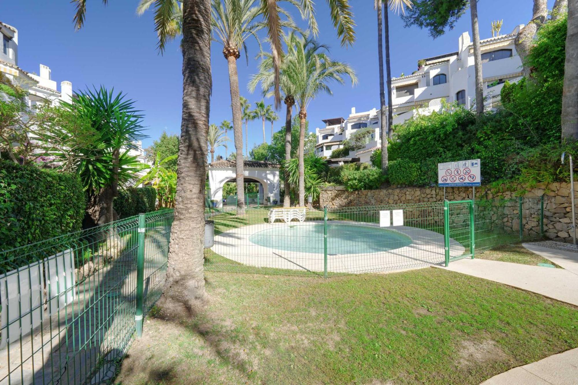 1104 First Line Beach Apartment Golden Beach Pool マルベーリャ エクステリア 写真