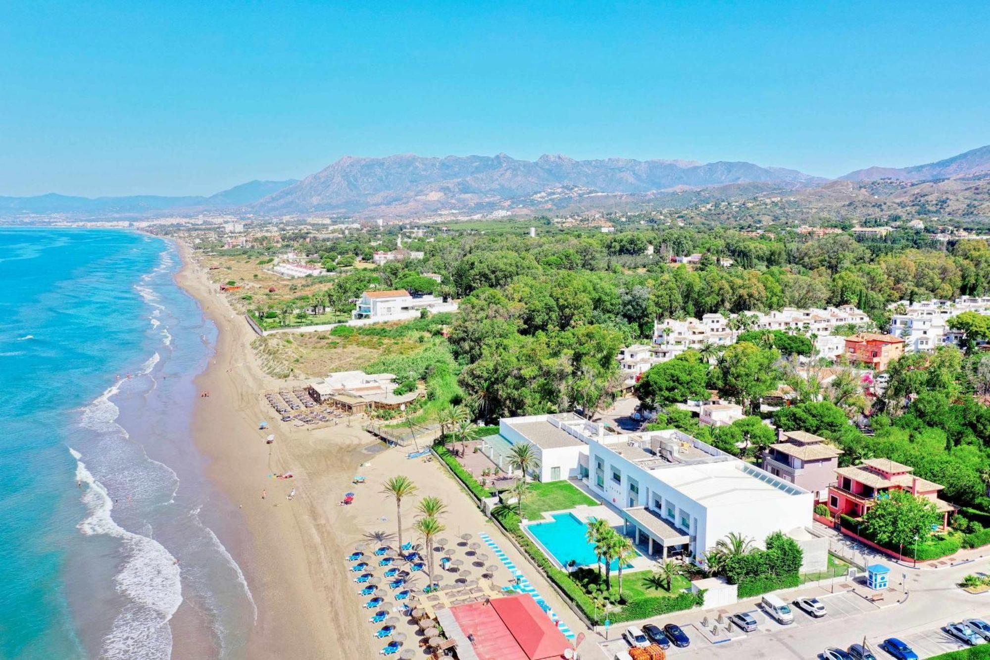1104 First Line Beach Apartment Golden Beach Pool マルベーリャ エクステリア 写真