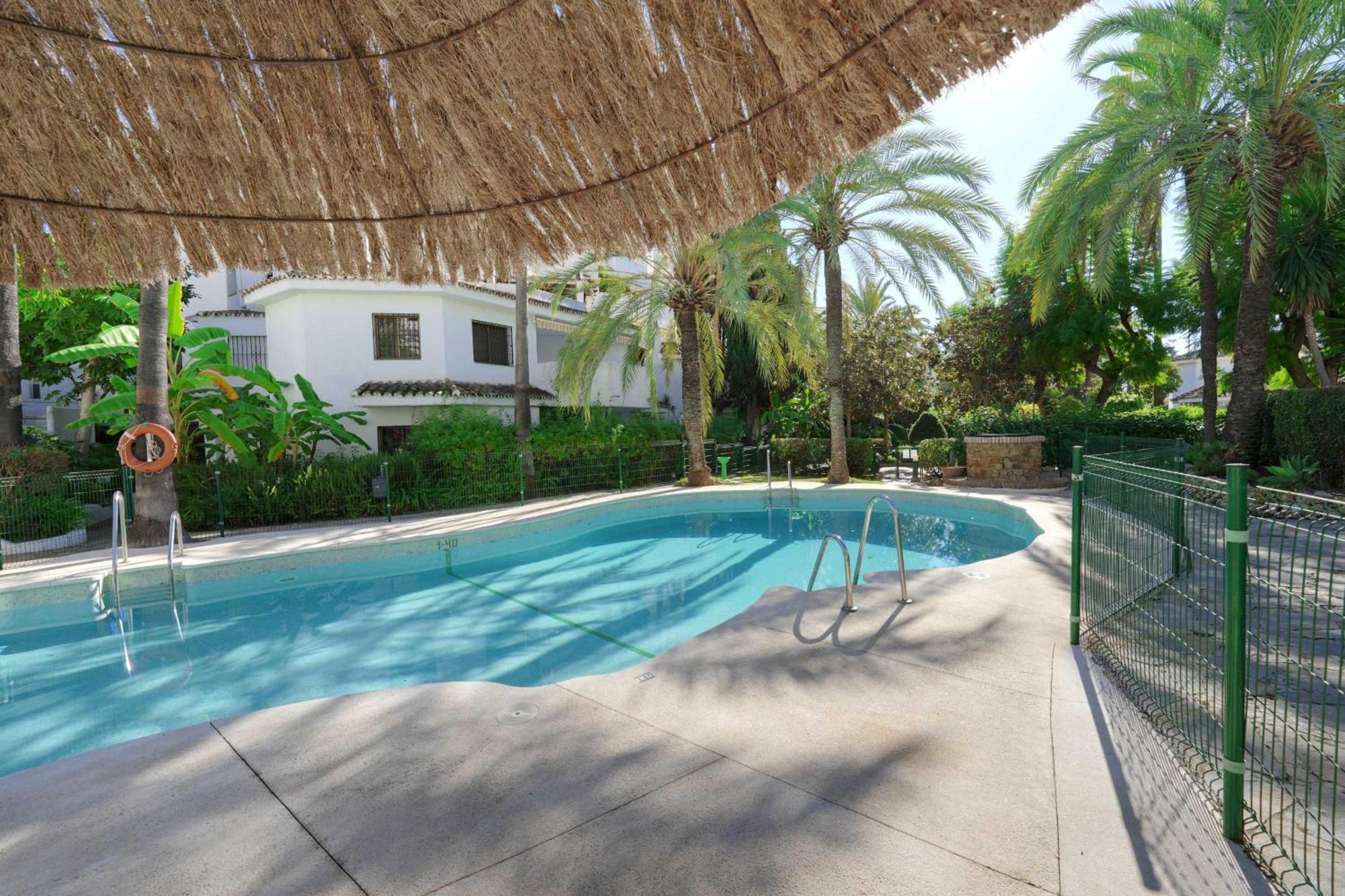 1104 First Line Beach Apartment Golden Beach Pool マルベーリャ エクステリア 写真